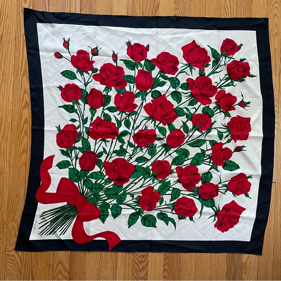 Ginnie Johansen Bouquet of Red Roses Square Silk Scarf Absolutely Stunning - Picture 2 of 5